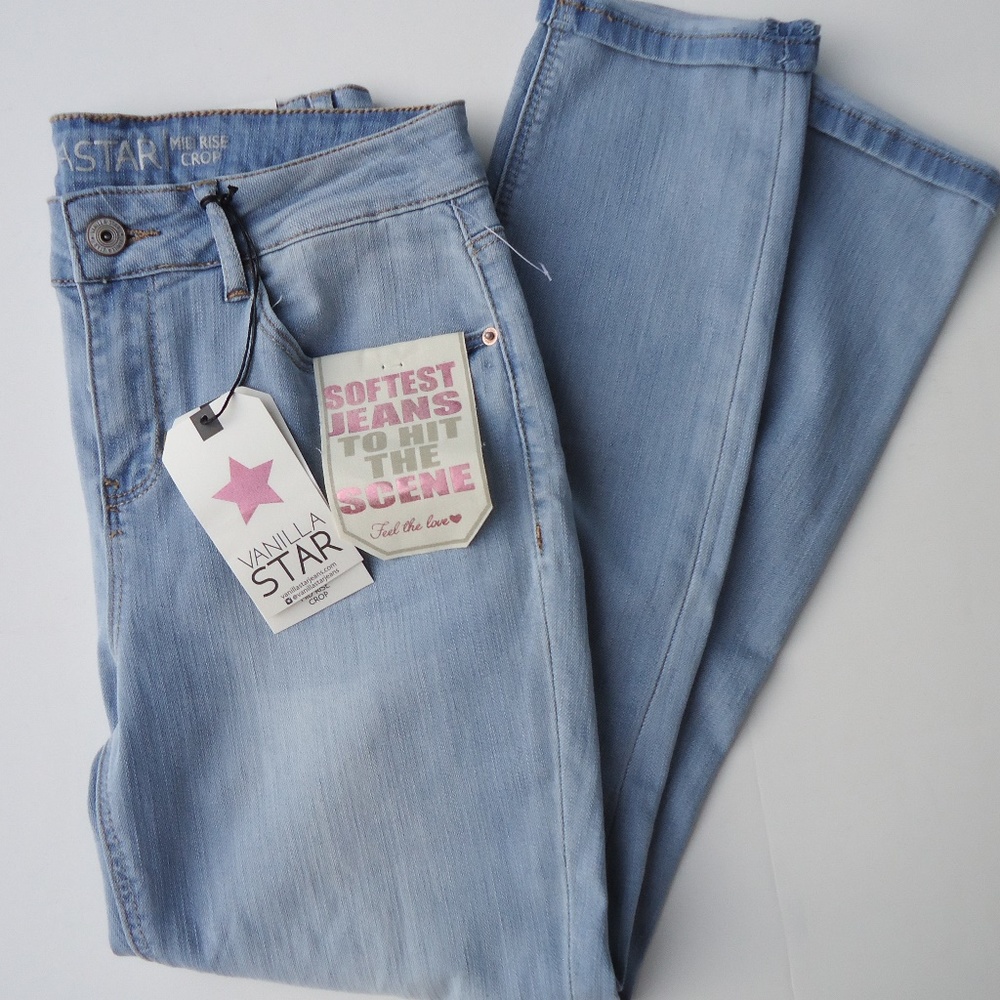 NWT. SIZE 9. Vanilla Star Distressed Skinny Jeans.